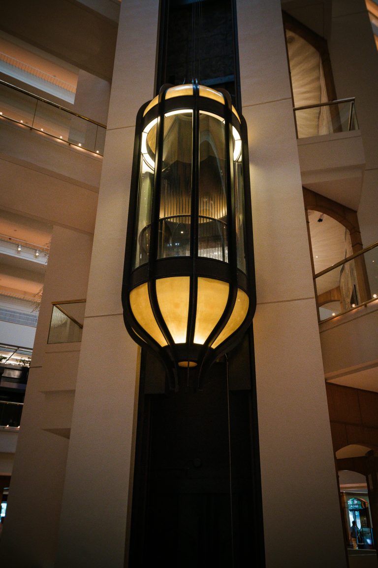 frugal flyer kwfftkryyqg unsplash